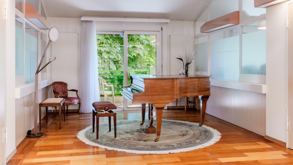 Le piano du salon des Glycines